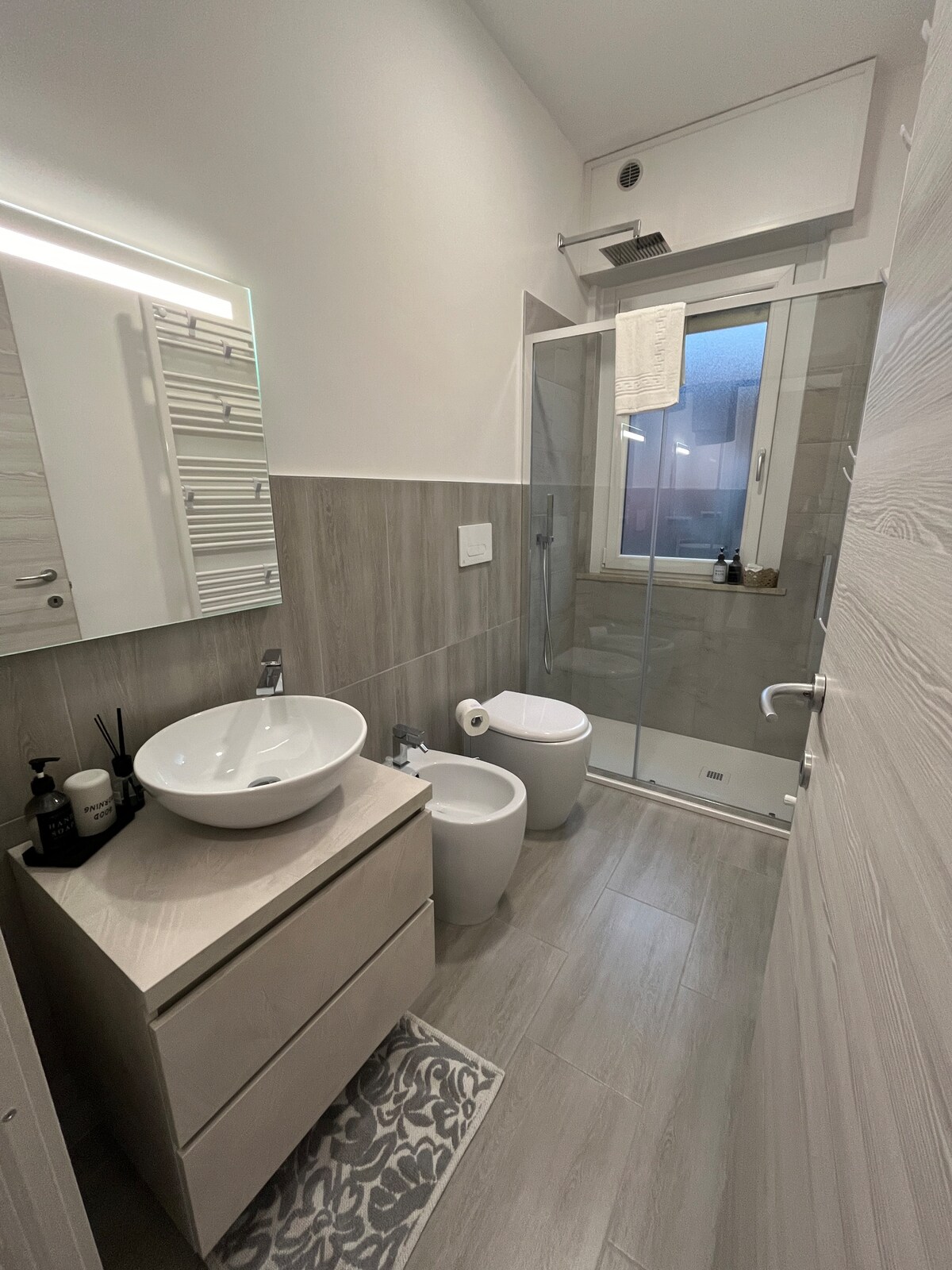 Interior photo of Meno102